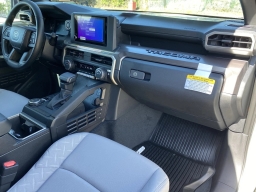 Toyota Tacoma 4WD SR5 Double Cab 5' Bed AT (Natl) 2026