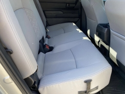 Toyota Tacoma 4WD SR5 Double Cab 5' Bed AT (Natl) 2026