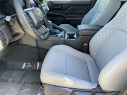 Toyota Tacoma 4WD SR5 Double Cab 5' Bed AT (Natl) 2026