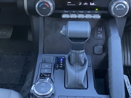 Toyota Tacoma 4WD SR5 Double Cab 5' Bed AT (Natl) 2026