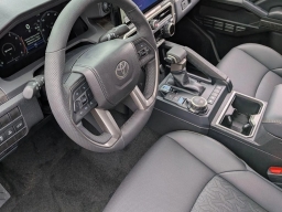 Toyota Tacoma 4WD Limited Double Cab 5' Bed AT (Natl) 2026