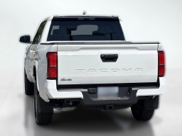 Toyota Tacoma 4WD SR5 Double Cab 5' Bed AT (Natl) 2026