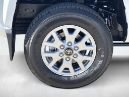 Toyota Tacoma 4WD SR5 Double Cab 5' Bed AT (Natl) 2026