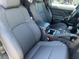 Toyota Tacoma 4WD SR5 Double Cab 5' Bed AT (Natl) 2026