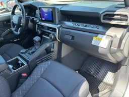 Toyota Tacoma 4WD SR5 Double Cab 5' Bed AT (Natl) 2026
