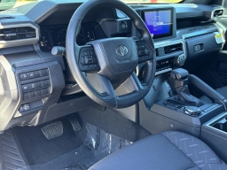 Toyota Tacoma 4WD SR5 Double Cab 5' Bed AT (Natl) 2026