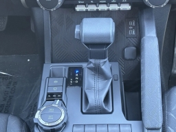 Toyota Tacoma 4WD SR5 Double Cab 5' Bed AT (Natl) 2026