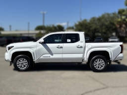Toyota Tacoma 4WD SR5 Double Cab 5' Bed AT (Natl) 2026