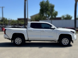 Toyota Tacoma 4WD SR5 Double Cab 5' Bed AT (Natl) 2026
