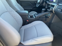 Toyota Tacoma 4WD SR5 Double Cab 5' Bed AT (Natl) 2026