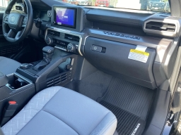 Toyota Tacoma 4WD SR5 Double Cab 5' Bed AT (Natl) 2026