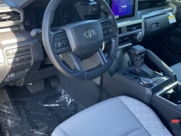 Toyota Tacoma 4WD SR5 Double Cab 5' Bed AT (Natl) 2026