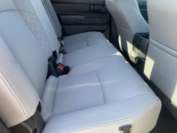 Toyota Tacoma 4WD SR5 Double Cab 5' Bed AT (Natl) 2026