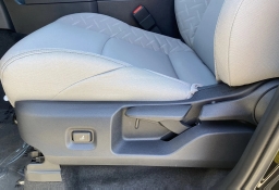 Toyota Tacoma 4WD SR5 Double Cab 5' Bed AT (Natl) 2026