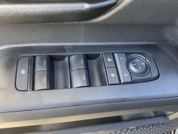 Toyota Tacoma 4WD SR5 Double Cab 5' Bed AT (Natl) 2026