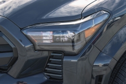 Toyota Tacoma 4WD SR5 Double Cab 6' Bed AT (Natl) 2026