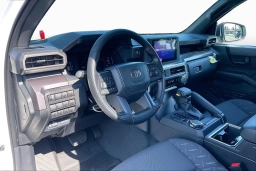 Toyota Tacoma 4WD SR5 Double Cab 6' Bed AT (Natl) 2026