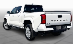 Toyota Tacoma 4WD SR5 Double Cab 6' Bed AT (Natl) 2026