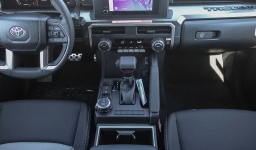 Toyota Tacoma 4WD TRD Sport Double Cab 5' Bed AT (Natl) 2026