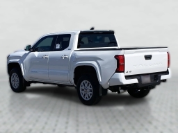 Toyota Tacoma 4WD SR5 Double Cab 5' Bed AT (Natl) 2026