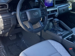 Toyota Tacoma 4WD SR5 Double Cab 5' Bed AT (Natl) 2026