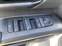 Toyota Tacoma 4WD SR5 Double Cab 5' Bed AT (Natl) 2026