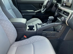 Toyota Tacoma 4WD SR5 Double Cab 5' Bed AT (Natl) 2026