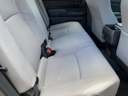 Toyota Tacoma 4WD SR5 Double Cab 5' Bed AT (Natl) 2026