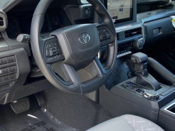 Toyota Tacoma 4WD SR5 Double Cab 5' Bed AT (Natl) 2026