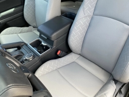 Toyota Tacoma 4WD SR5 Double Cab 5' Bed AT (Natl) 2026