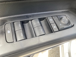 Toyota Tacoma 4WD SR5 Double Cab 5' Bed AT (Natl) 2026