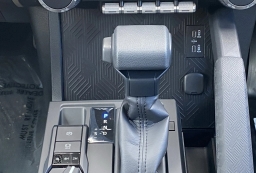Toyota Tacoma 4WD SR5 Double Cab 5' Bed AT (Natl) 2026