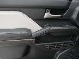 Toyota Tacoma 4WD Limited Double Cab 5' Bed AT (Natl) 2026