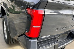 Toyota Tacoma 4WD SR5 Double Cab 5' Bed AT (GS) 2026