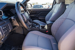 Toyota Tacoma 4WD SR5 Double Cab 5' Bed AT (GS) 2026