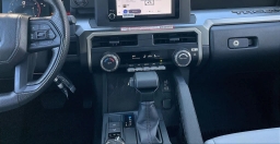 Toyota Tacoma 4WD SR5 Double Cab 6' Bed AT (Natl) 2026