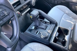 Toyota Tacoma 4WD SR5 Double Cab 6' Bed AT (Natl) 2026