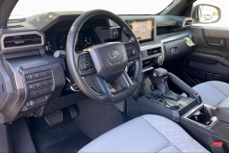 Toyota Tacoma 4WD SR5 Double Cab 6' Bed AT (Natl) 2026