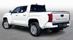Toyota Tacoma 4WD SR5 Double Cab 6' Bed AT (Natl) 2026