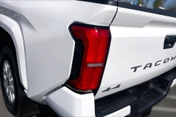 Toyota Tacoma 4WD SR5 Double Cab 6' Bed AT (Natl) 2026