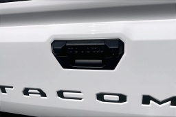 Toyota Tacoma 4WD SR5 Double Cab 6' Bed AT (Natl) 2026