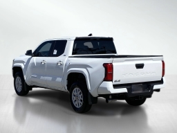 Toyota Tacoma 4WD SR5 Double Cab 5' Bed AT (Natl) 2026