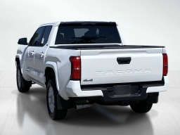 Toyota Tacoma 4WD SR5 Double Cab 5' Bed AT (Natl) 2026