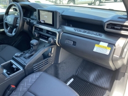 Toyota Tacoma 4WD SR5 Double Cab 5' Bed AT (Natl) 2026