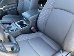 Toyota Tacoma 4WD SR5 Double Cab 5' Bed AT (Natl) 2026