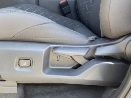 Toyota Tacoma 4WD SR5 Double Cab 5' Bed AT (Natl) 2026