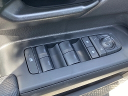 Toyota Tacoma 4WD SR5 Double Cab 5' Bed AT (Natl) 2026