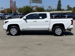 Toyota Tacoma 4WD SR5 Double Cab 5' Bed AT (Natl) 2026