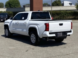 Toyota Tacoma 4WD SR5 Double Cab 5' Bed AT (Natl) 2026
