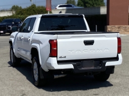 Toyota Tacoma 4WD SR5 Double Cab 5' Bed AT (Natl) 2026